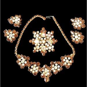 Vintage 1960’s D&E Juliana 4 Piece Suite